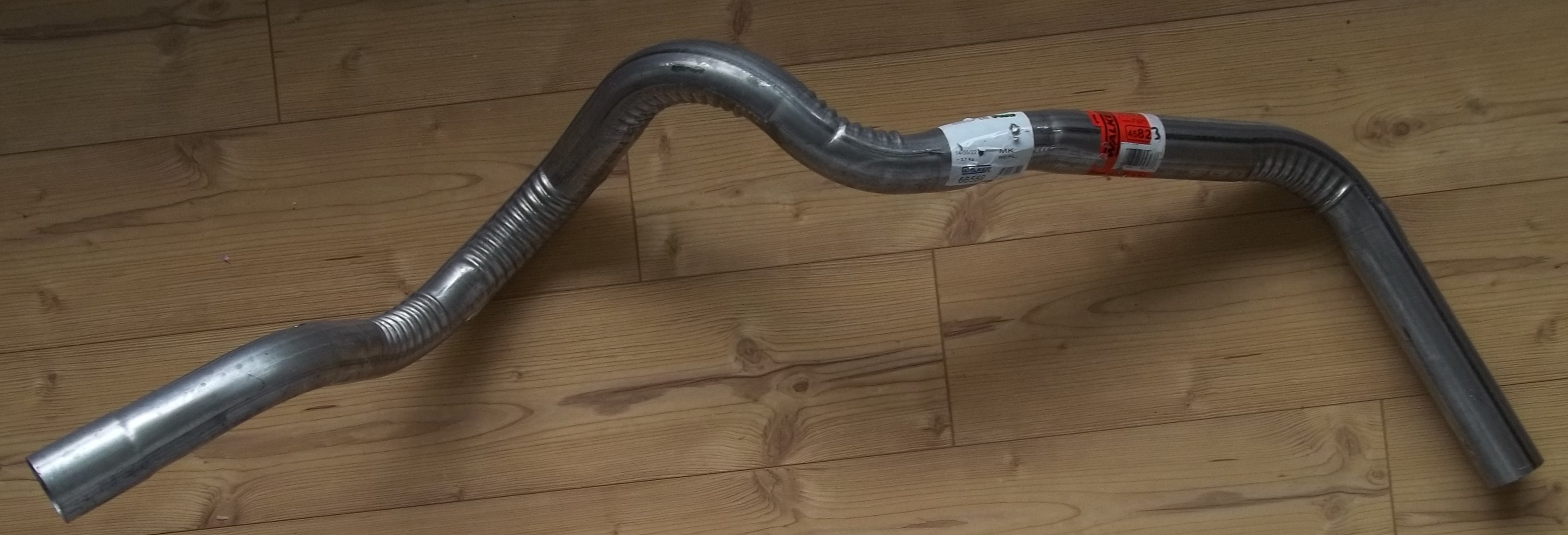 Auspuffrohr hinten rechts